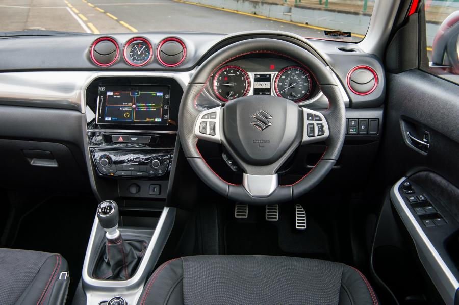 Панель приборов Suzuki Vitara S 2015 года  (UK) (фото 27 из 42)